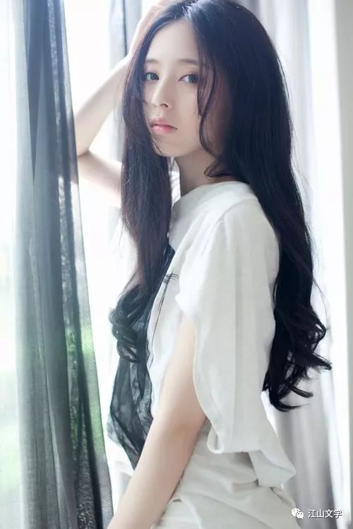 ?；▔?mèng)工廠下載最新版，探索校園美女的新世界