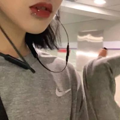 原宿女生頭像最新韓版，時(shí)尚潮流的解讀與賞析